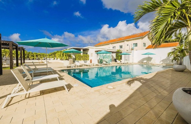 2BR/2BA 4MINS to Beach at LUX Villa 4 by Bocobay