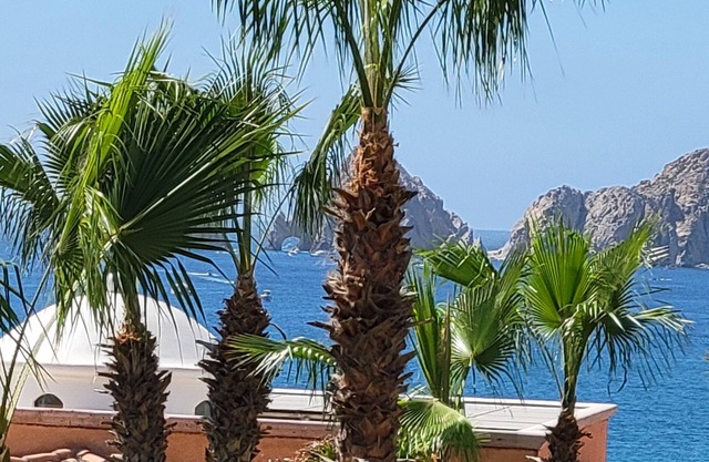 2BR/2BA Cabo Condo, on Beach with Ocean and Pool Views