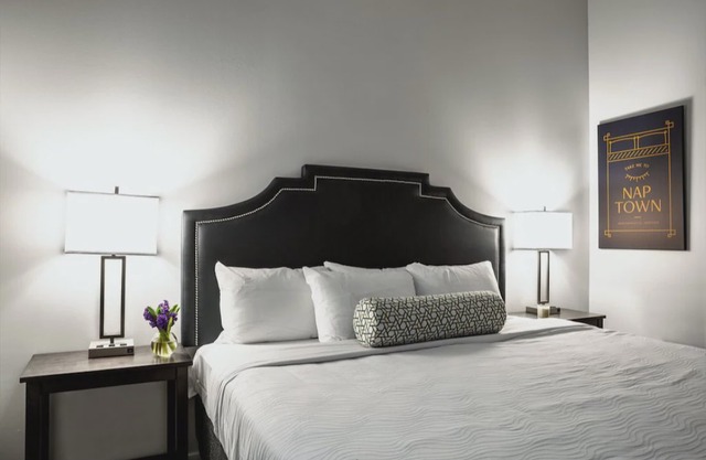 2BR 2BA in The Block CozySuites!