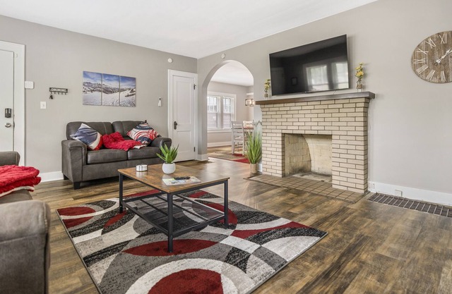 2BR Apartment in the Heart of Canton