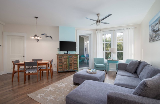 2BR Baytowne Condo! Tropical Lagoon Pool/Hot Tub, Tram to Beach, Fitness Room
