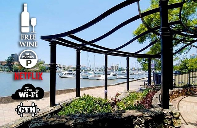 2BR BEAUTIFUL River Retreat ★Pool★Wine★Gym★Netflix