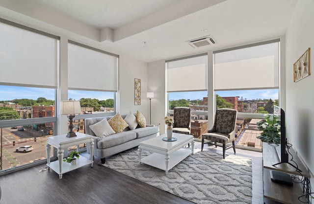 2BR City Loft Sweeping Glass Views