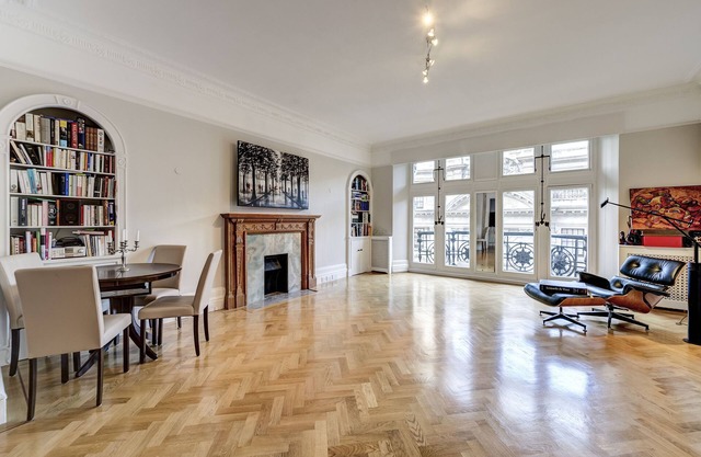2BR; Large Living Room, Parquet Floors, High Ceilings, Concierge
