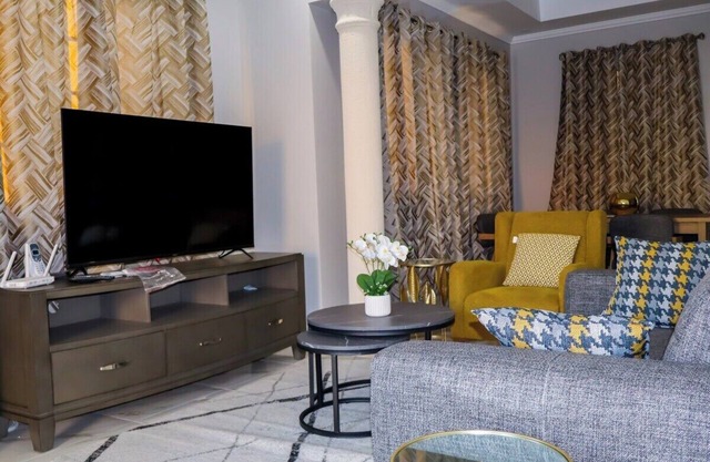 2BR Modern Apartment on West Terrace; 103