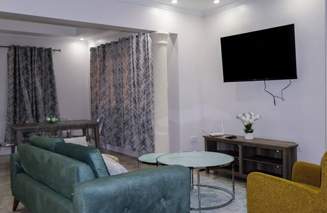 2BR Modern Apartment on West Terrace; 101