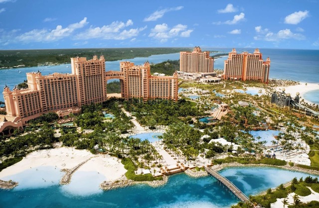 2BR Oceanfront Topaz Suite – The Reef Atlantis, Full Kitchen & Balcony Sleeps 9
