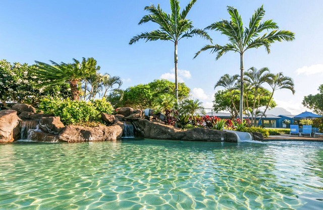 2BR Poipu Suite: AC, Club: Pool/Slide/Gym/PcklB