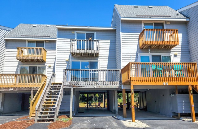 2BR | Pool | Deck | Tennis | W/D