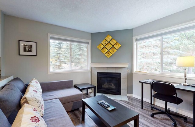 2BR - Spacious Townhouse - Banff Boundary Lodge