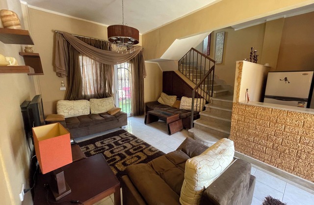 2BR Townhouse with Backyard