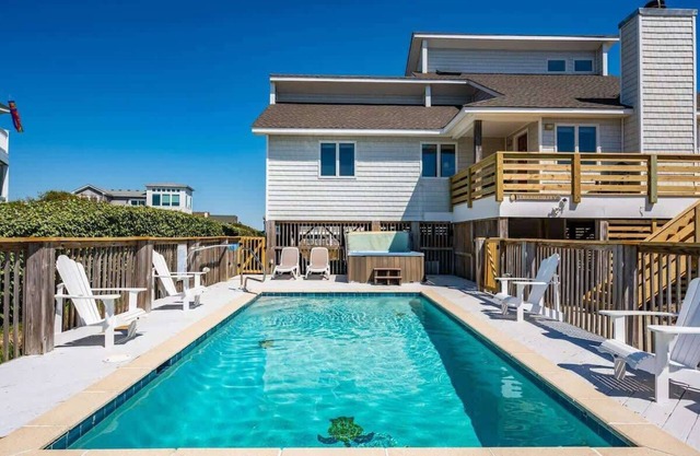 2Min Walk to Beach, Private Pool & Hot Tub!