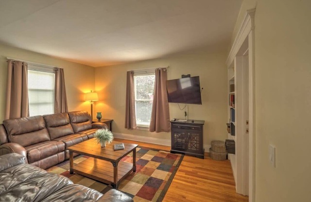 2nd Base Apt 2 - All Star Baseball Rentals