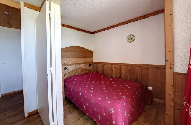 2nd floor, balcony, tv, ski locker, 24m², Les Menuires