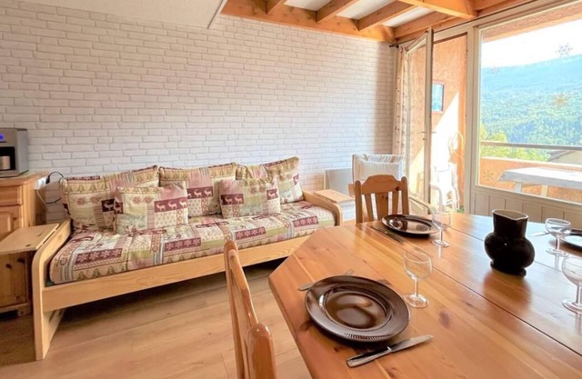 2nd floor, balcony, tv, ski locker, 55m², Pelvoux