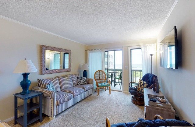 2nd-Floor Condo in Oceanfront Location w/WiFi, Screened-In Balcony, Shared Pool