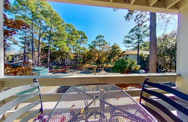 2nd-Floor Condo w/Balcony, Fast WiFi, Shared Pools, Game Room, Hot Tub, Gym, A/C