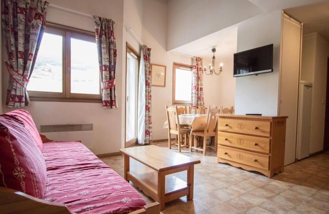 2nd floor, view mountain, balcony, parking, tv, ski locker, 64m², Val Cenis