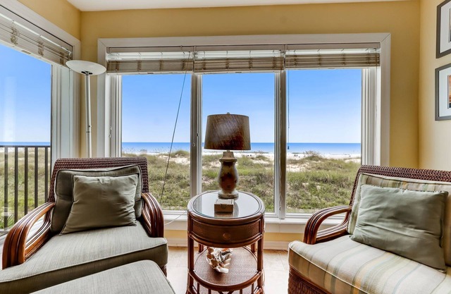 2rd Floor, remodeled Oceanfront 2 Bed/2 Bath condo sleeps 6. Oceanfront balcony & pool.
