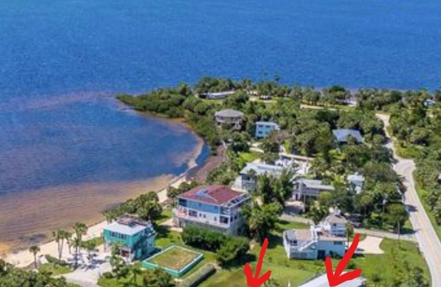 3/2 FL GULFSIDE BCH-HOUSE & 2 BEACHES! 10-EXCEPTIONAL. SPOTLESS! SLEEPS 6. Ahh!