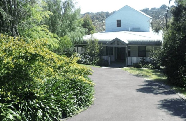 3/4 acre Beach House, Walk to beach on boardwalk, Family groups & pets welcome