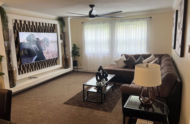 3 BD APT central location, free parking, fast wifi