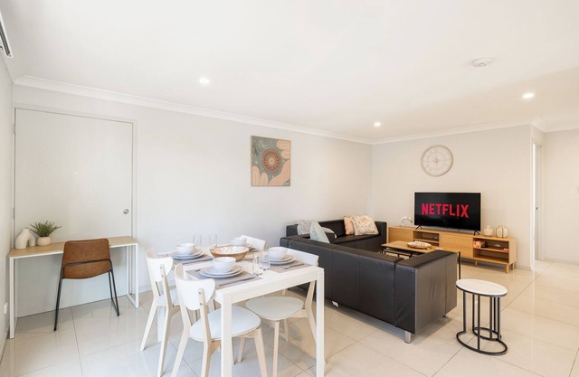 3 Bdr Apt! Garage! Balcony! GST Credits! 119D3