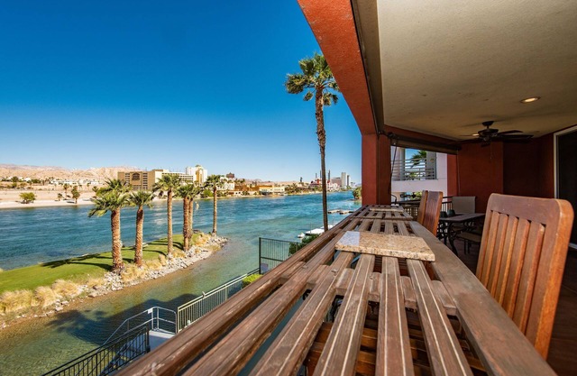 3 Bdr Riverfront Casino View Pool Spa Beach Private boat launch, BBQ's 1J