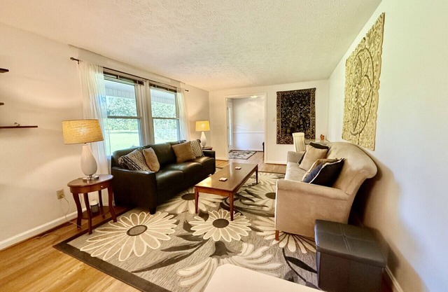 3 Bdrm in Oak Ridge. High Point, Greensboro, W.S