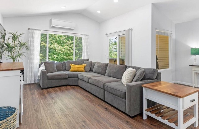 3 Bed 2.5 Bath Private Townhome - Quiet, long stays
