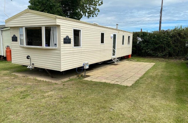 3 Bed 8 Berth Caravan in California Cliffs - M1