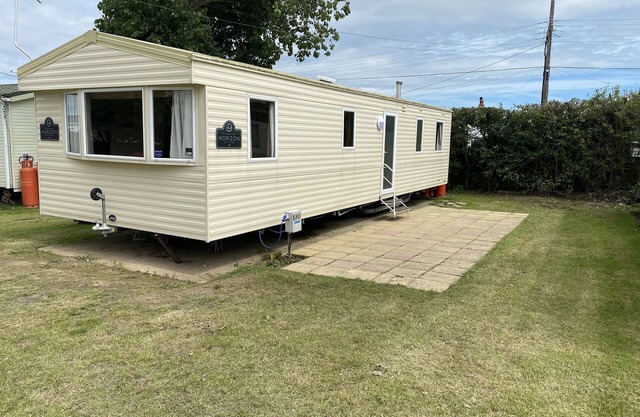 3 Bed 8 Berth Caravan in California Cliffs - M1
