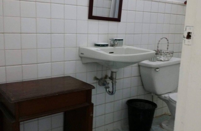 3 Bed Comfy Country House with Garden walking distance to SM Mall