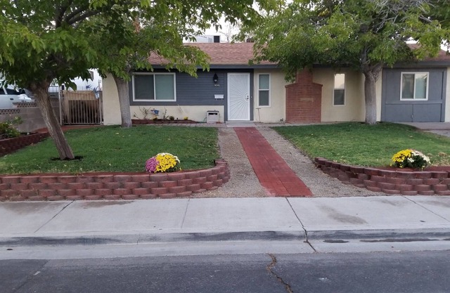 3 Bed Fully Remodeled 25 min to Las Vegas Strip or 7 mins to Lake Mead