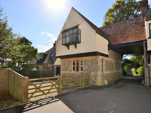 3 Bed in Lyme Regis WESLO