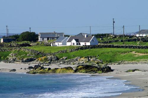 3 Bed in Roundstone oc-i234