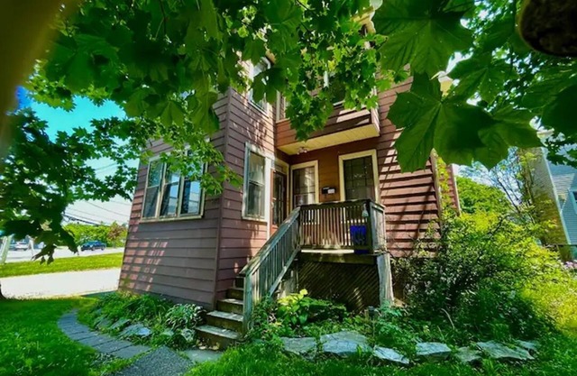 ✨ 3-Bed Oasis in Prime Location – Your Perfect Getaway! 🌴