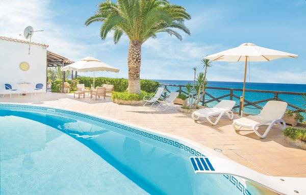 3 bedroom accommodation in Parghelia VV