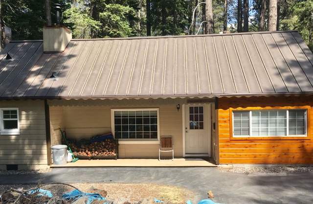 3 bedroom, 1 bath, sleeps 7. West End of Donner Lake DLR#028