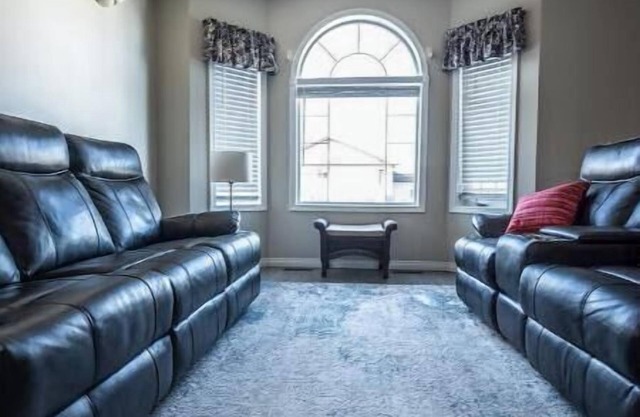 3 bedroom 2 bath air-conditioned house with garage