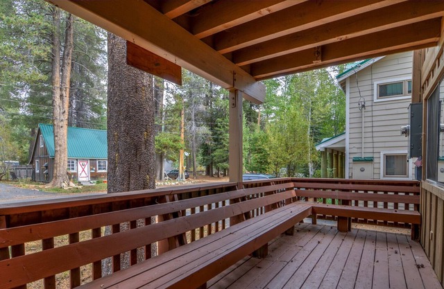 3 bedroom, 2 bath, sleeps 8. West End of Donner Lake DLR#132