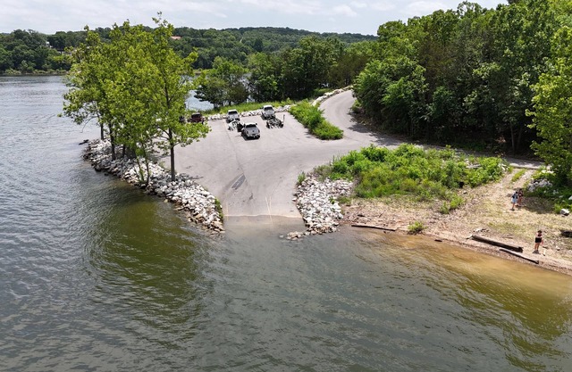3-bedroom 3 bath House at Sweetwater Beach. Kings River Arm of Table Rock Lake
