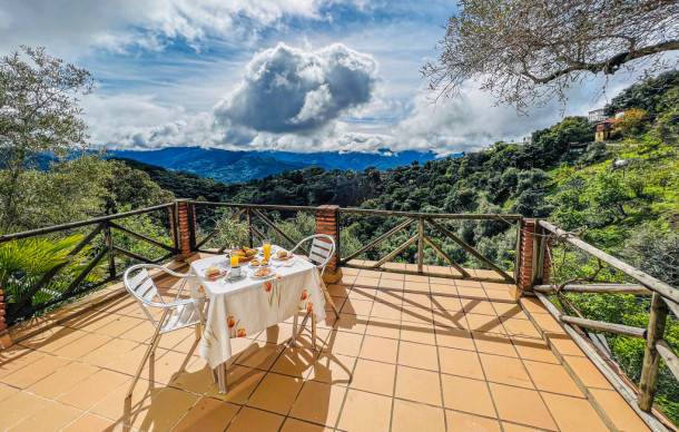 3 bedroom accommodation in Algatocin