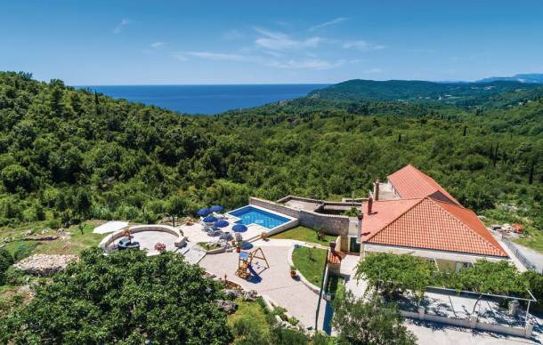 3 bedroom accommodation in Radovcici