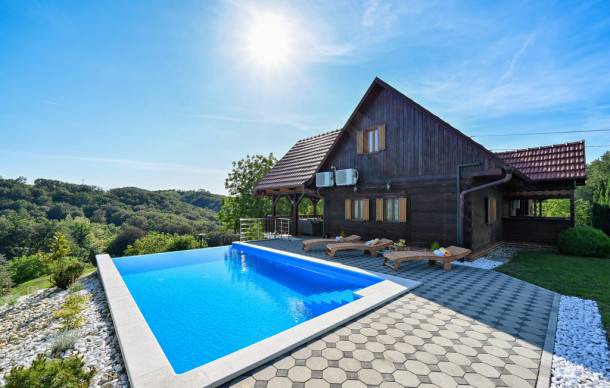 3 bedroom accommodation in Bedenica