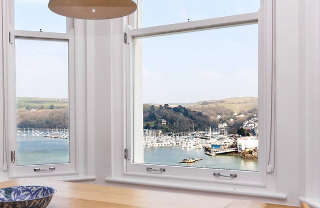 3 bedroom accommodation in Above Town