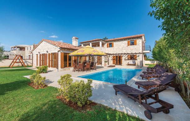 3 bedroom accommodation in Divsici