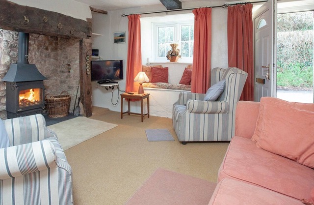 3 bedroom accommodation in Kentisbeare, near Cullompton
