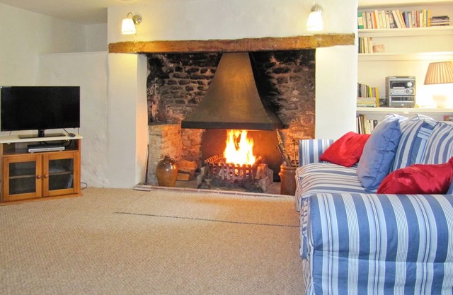 3 bedroom accommodation in Puncknowle, near Dorchester
