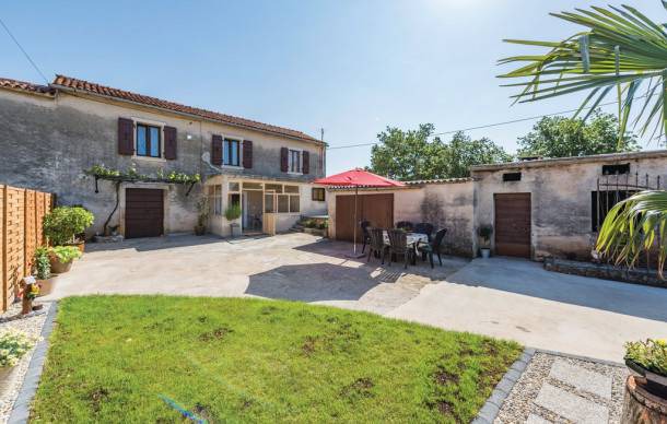 3 bedroom accommodation in Kringa